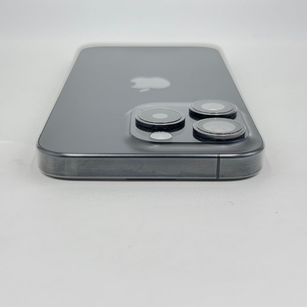 美品 物理デュアルSIM iPhone15 Pro A3104 MTQ83CH/A 256GB ブラックチタニウム 中国版 SIMフリー シャッター音なし【C50-C】