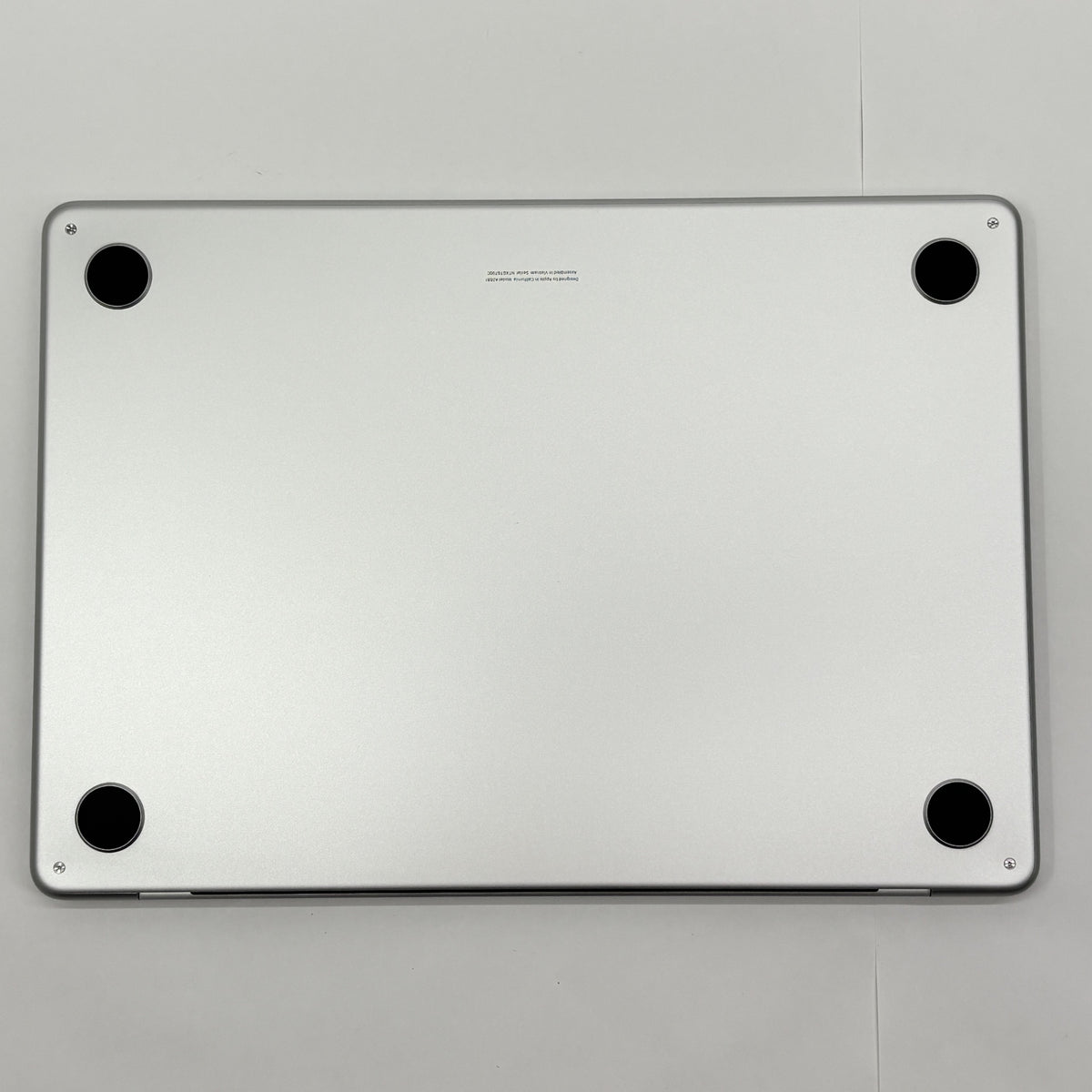 新品同様 美品 バッテリー最大容量100% Apple MacBook Air 13インチ 2022 M2 8GB 256GB シルバー MLXY3J/A 【C8915-80】