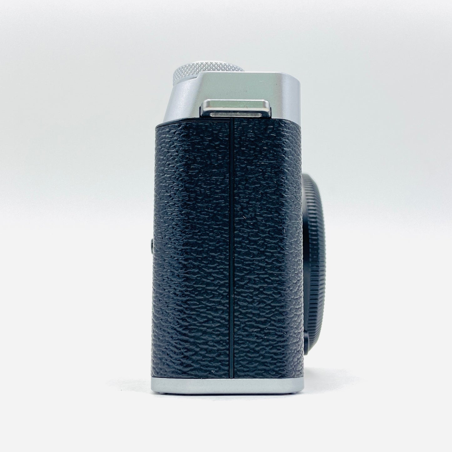 富士フイルム FUJIFILM X-E4 ボディ 元箱付属品完備＋別売り純正サムレスト付き	【C4134-60】