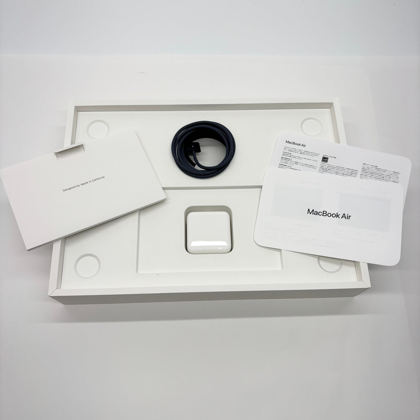 美品 MacBook Air 13インチ Early 2025 Apple M4 10コア 16GB SSD 512GB ミッドナイト MW133J/A  充放電回数4回 バッテリー最大容量100%【C7796-80】