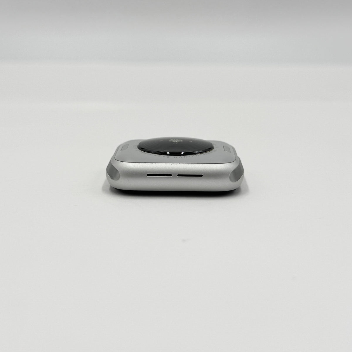 美品 Apple Watch SE 第2世代 GPSモデル 40mm MNJV3J/A バッテリー最大容量86%【C8879-60】