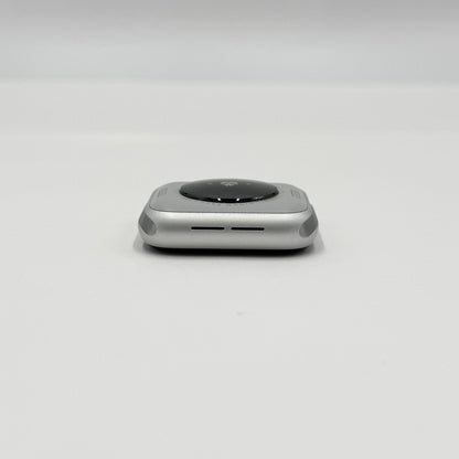 美品 Apple Watch SE 第2世代 GPSモデル 40mm MNJV3J/A バッテリー最大容量86%【C8879-60】