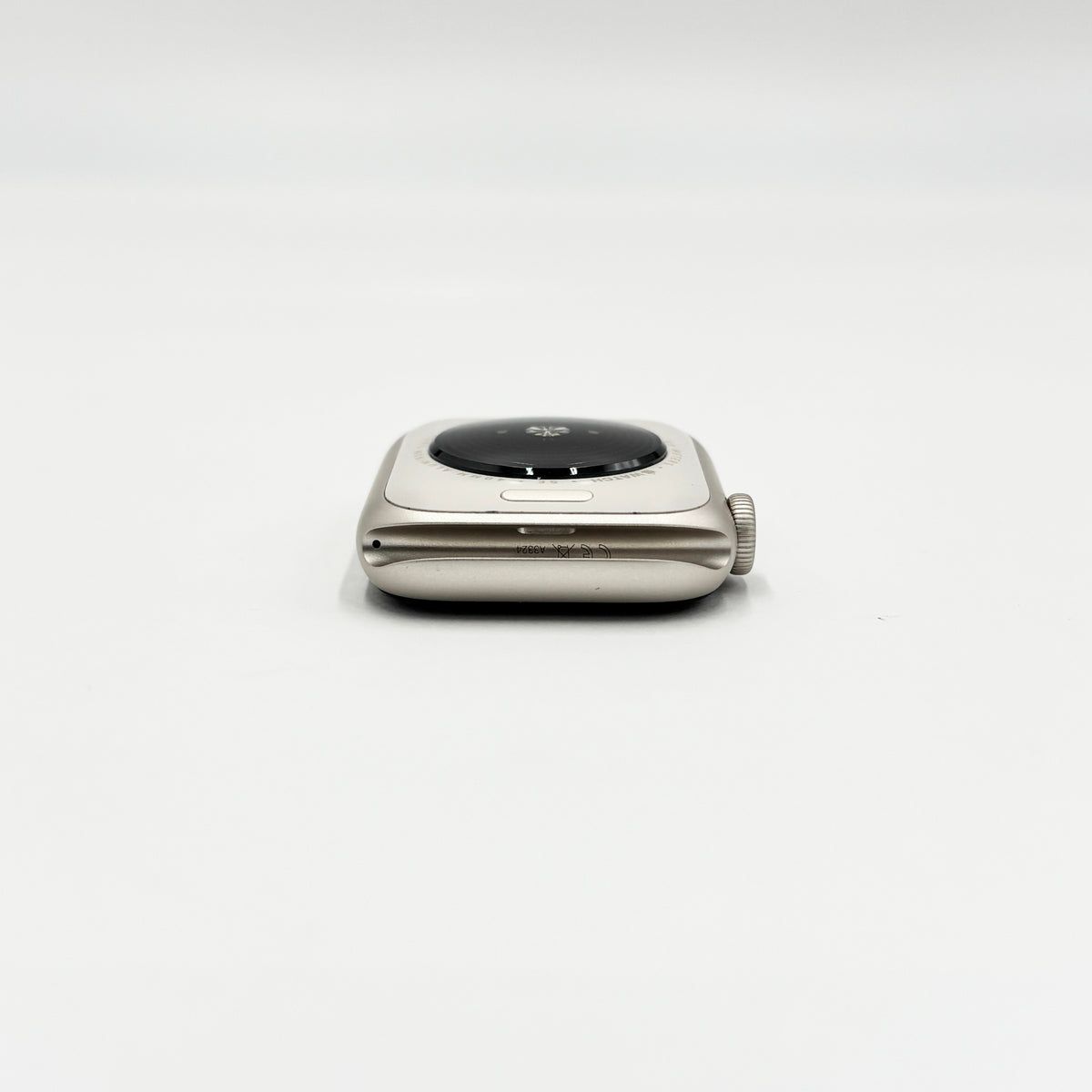 美品 Apple Watch SE3 第3世代 40ｍｍ GPSモデル MEHV4J/A スターライトアルミ+ブラックスポーツバンドS/M 付属品完備【C8966-C】