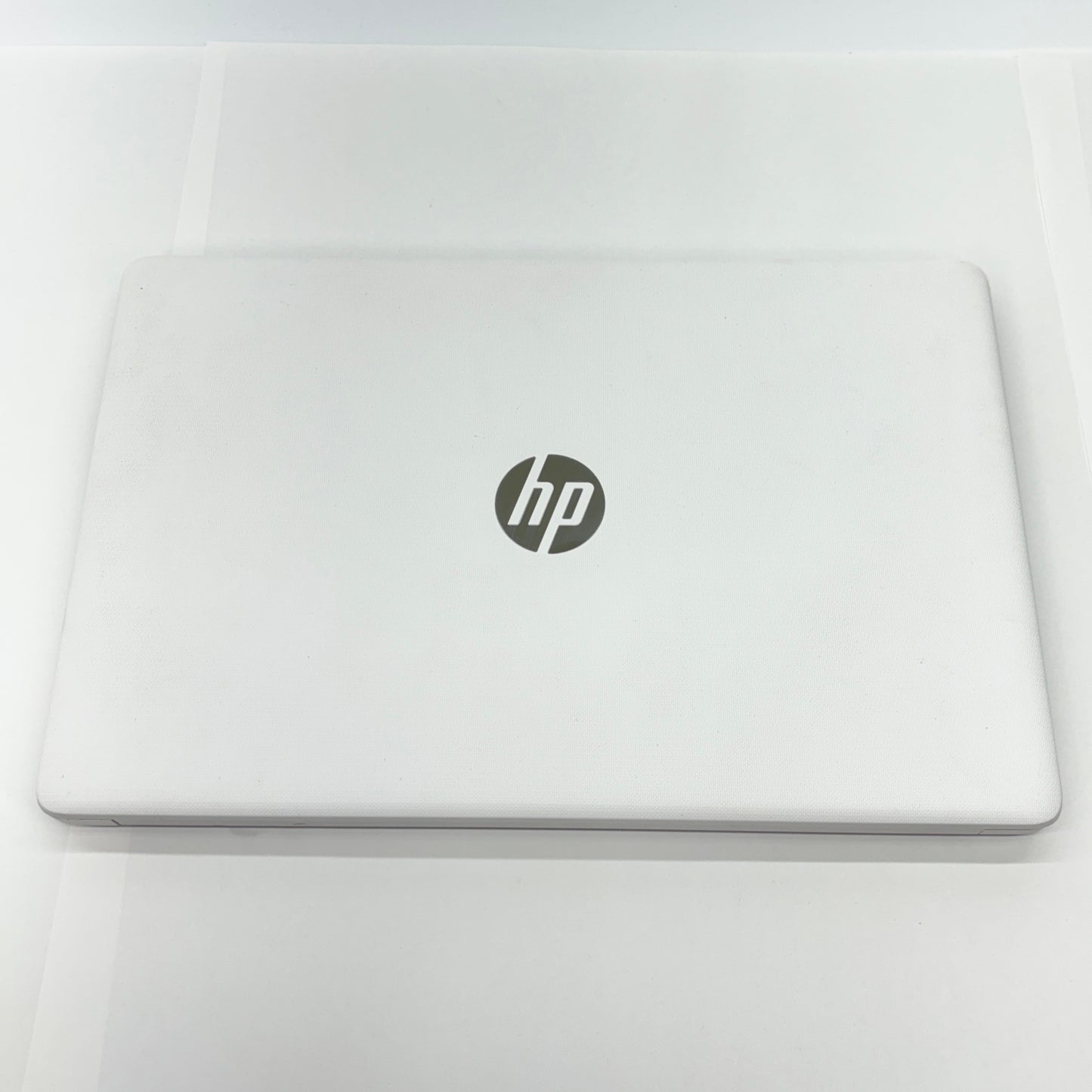 新品SSD HP Laptop 15-da0000 15-da0088TU ピュアホワイト i3 7020U 4GB SSD256GB バッテリー最大容量93%【C4582-80】