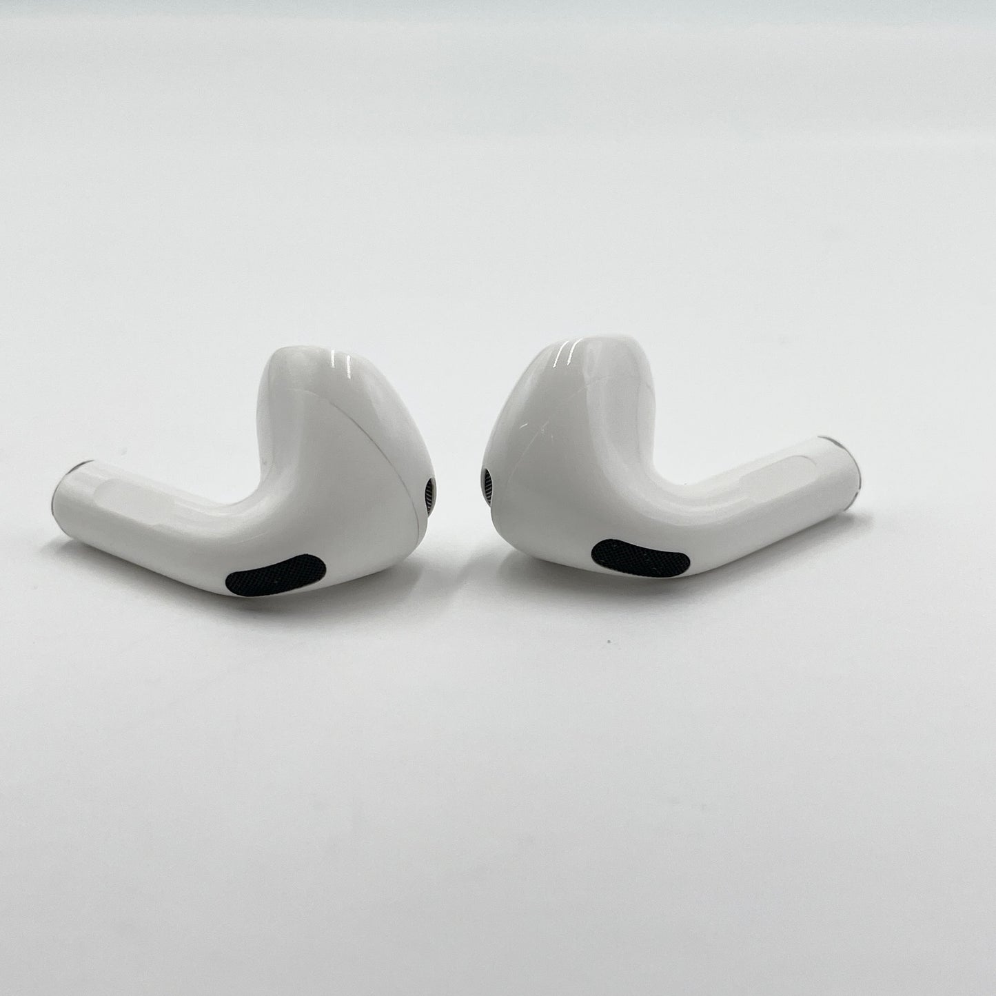 Apple AirPods 第4世代 アクティブノイズキャンセリング搭載モデル　【C4820-C】