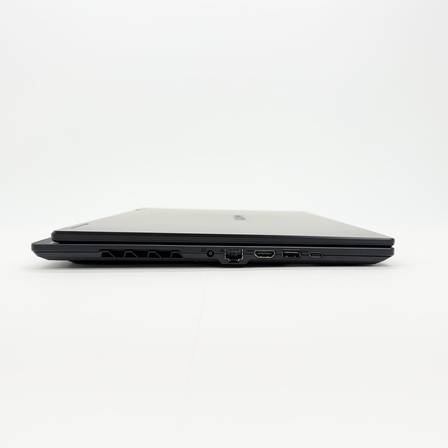美品 GIGABYTE GAMING A16 i7 13620H 16GB RTX5060 Laptop SSD 1TB Windows11 Home バッテリー最大容量100% 付属品完備【C7821-80】