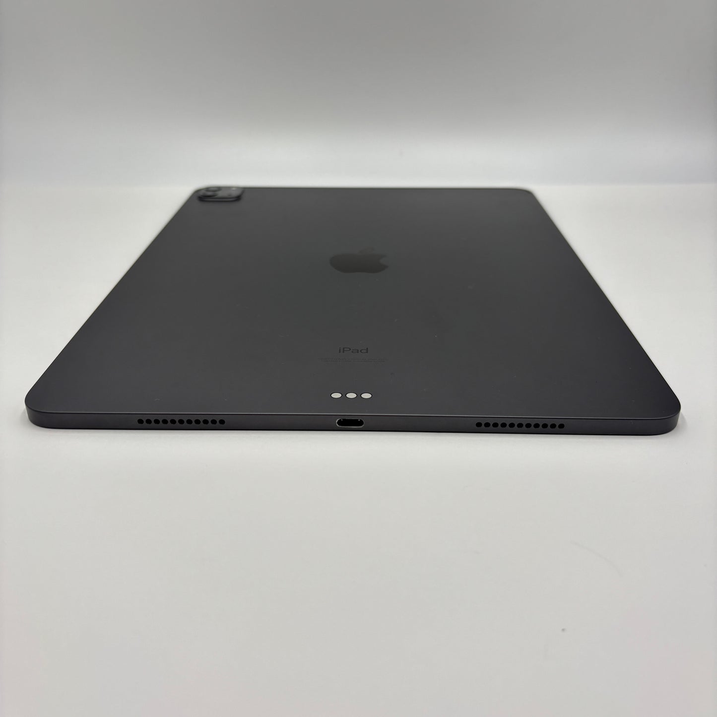 Apple iPad Pro 12.9インチ 第5世代 Wi-Fiモデル 256GB スペースグレイ MHNH3J/A バッテリー最大容量84%【C7016-80】