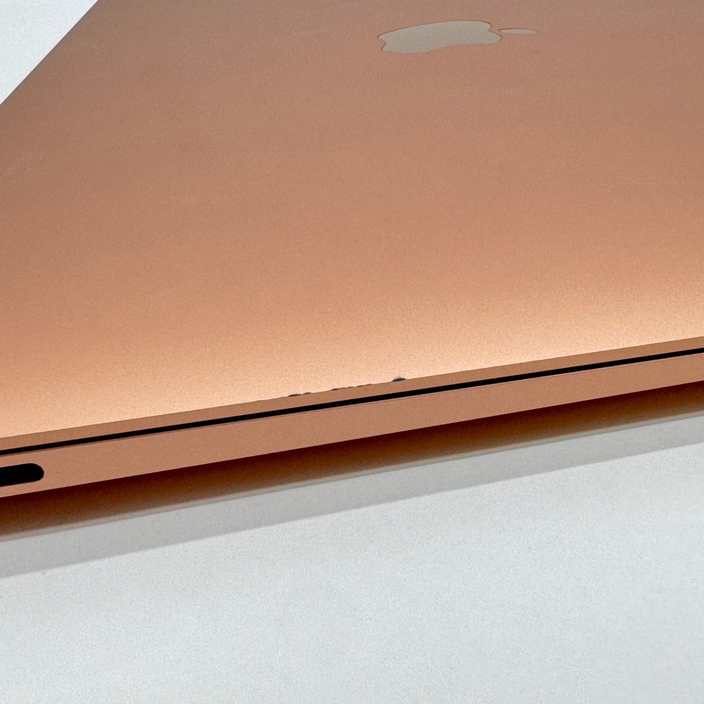 MacBookAir 13インチ M1 16GB 256GB ゴールド 付属品完備 充放電回数16回 バッテリー最大容量97%　【C7811-80】