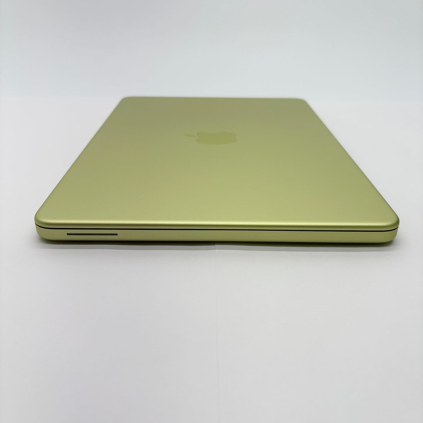 美品 MacBook Neo A18 Pro 8GB 512GB MHFE4J/A シトラス 充放電回数8回 バッテリー最大容量100% 付属品完備【C7997-80】