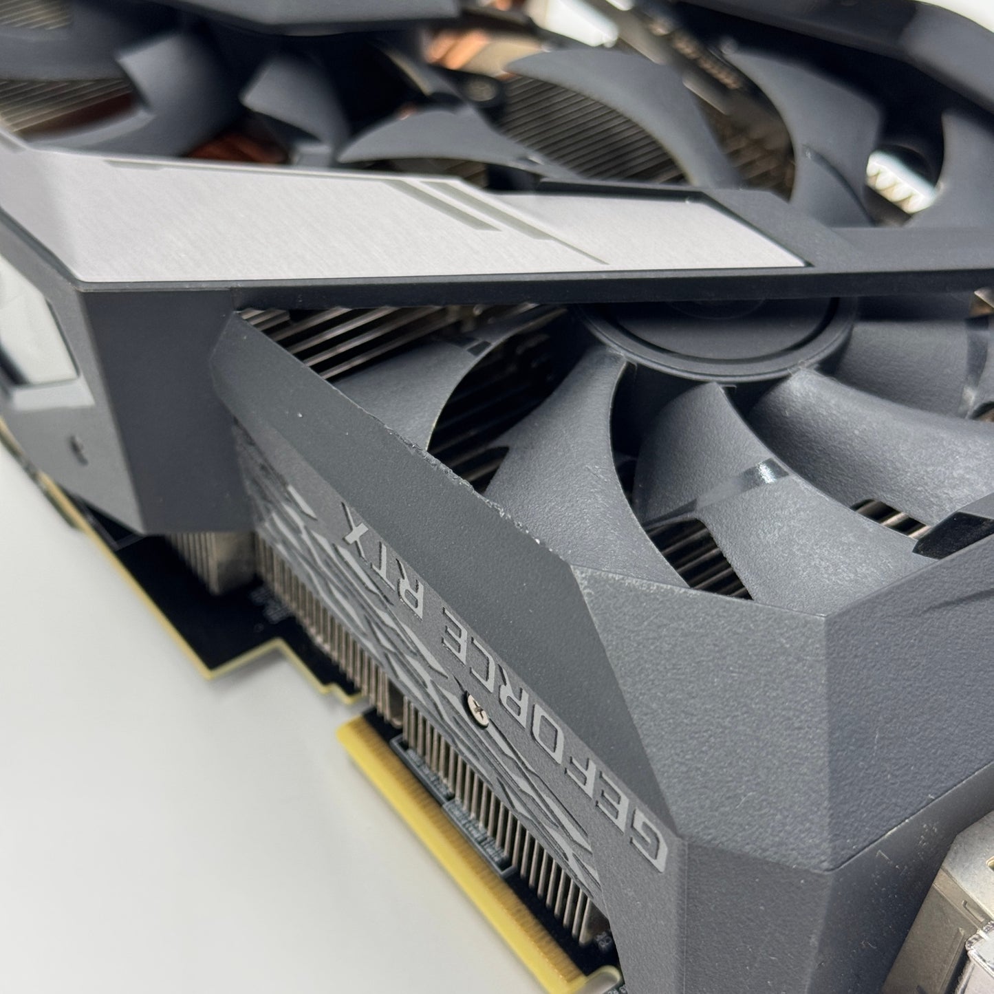 GIGABYTE RTX 2070 SUPER GDDR6 8GB 256bit GV-N207SAORUS-8GC グラフィックボード【C7250-80】