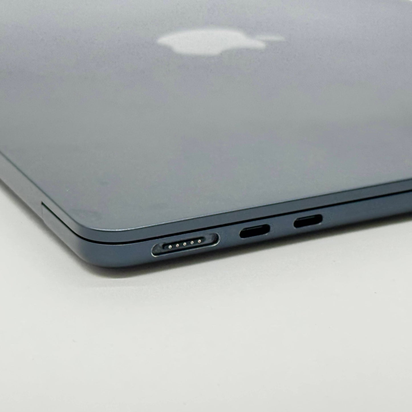 Apple MacBook Air 13インチ (Early 2024) Apple M3 8コア 8GB SSD 256GB ミッドナイト MRXV3J/A バッテリー最大容量93%【C7599-80】