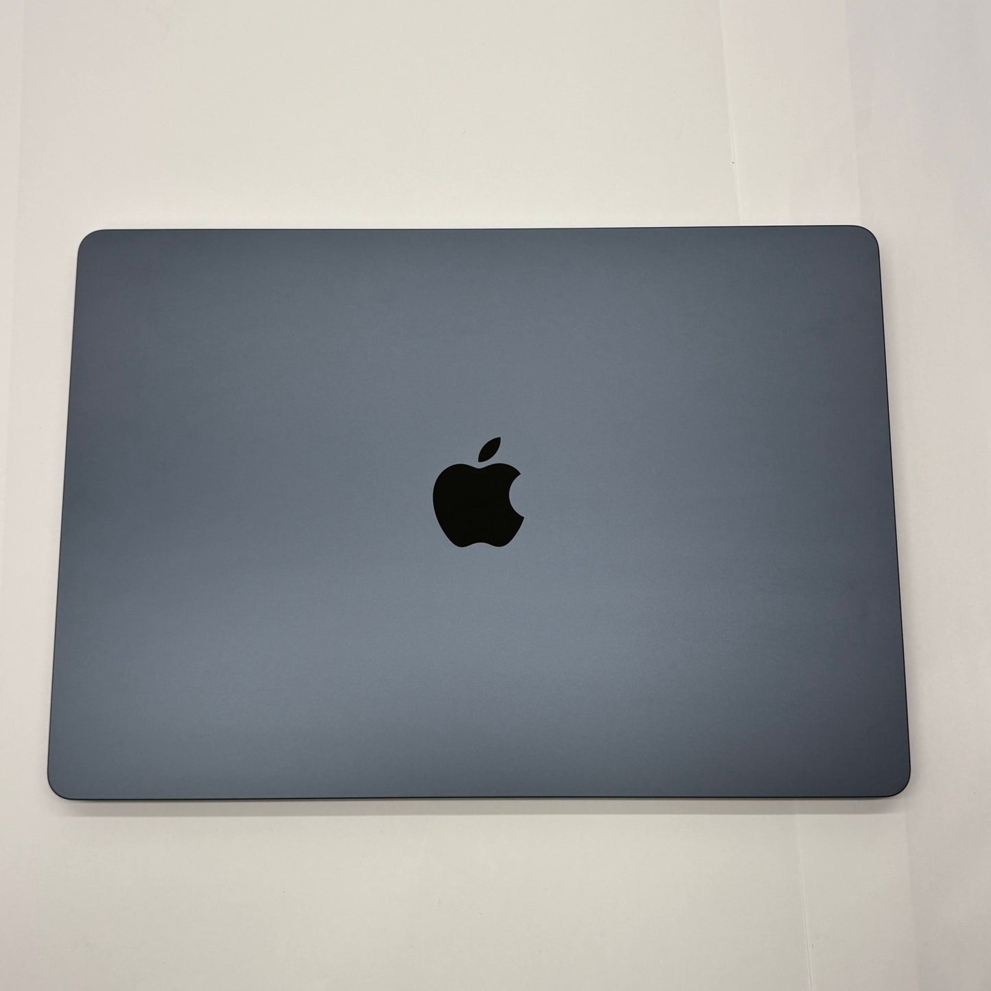 美品 Apple MacBook Air 15インチ M3 2024 8コアCPU 10コアGPU 16GB 1TB ミッドナイト バッテリー最大容量100%  【C8439-80】