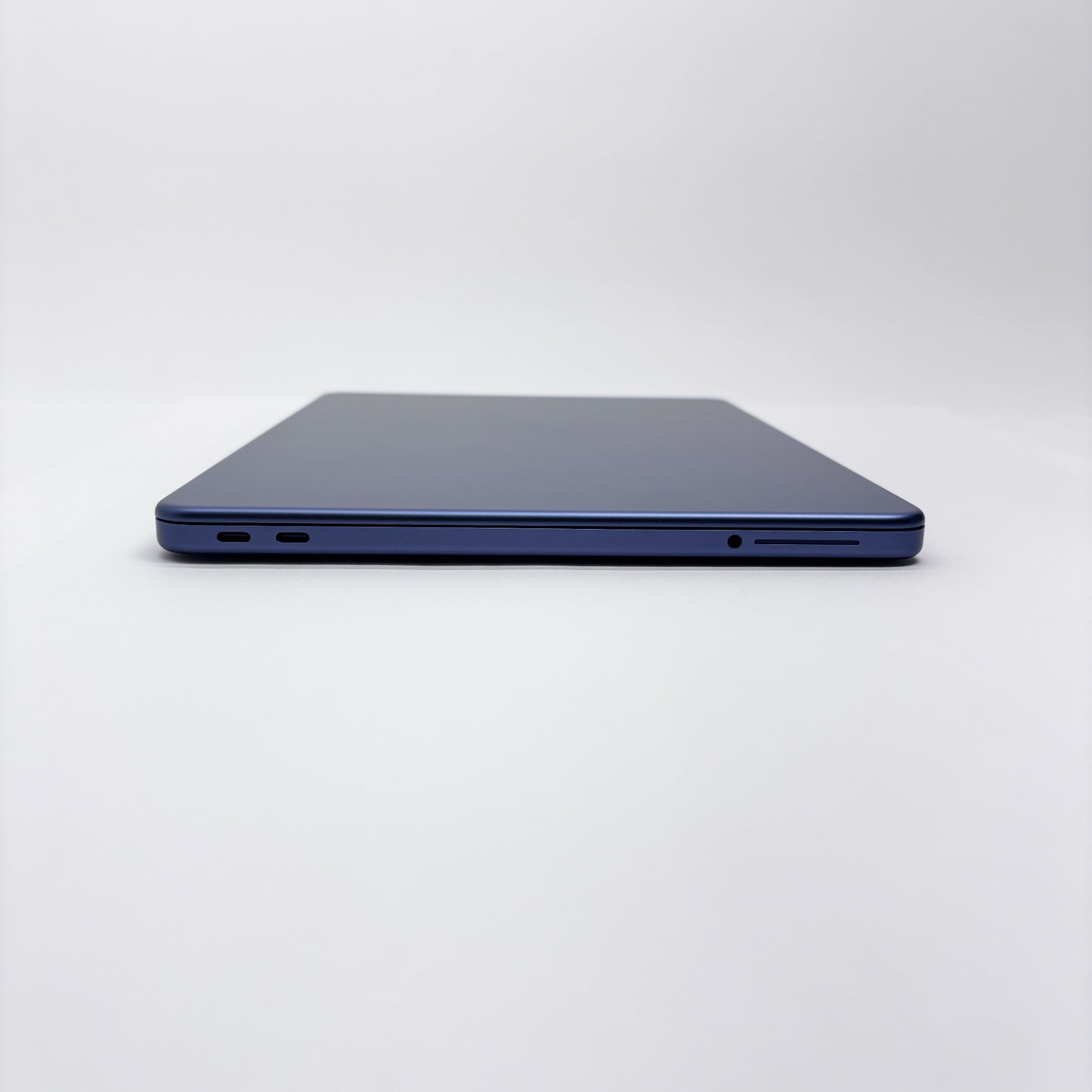 新品同様 美品 MacBook Neo 13インチ MHFG4J/A 8GB SSD 512GB インディゴ 限定保証ありバッテリー最大容量100%【C8483-80】