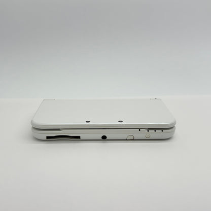 美品 New ニンテンドー 3DS LL本体 RED-001 パールホワイト 充電器・付属品完備【C7297-60】