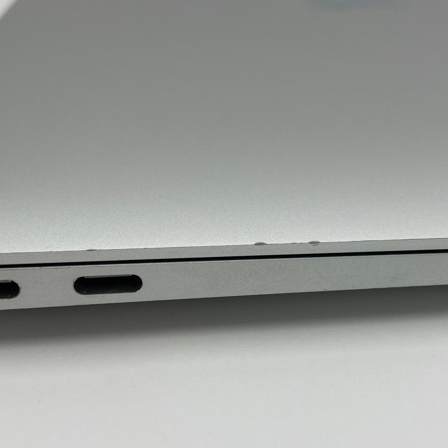 MacBook Air M1 2020 13インチ 8C CPU/7C GPU M1 8GB 256GB MGN93J/A バッテリー最大容量95％【C5252-80】