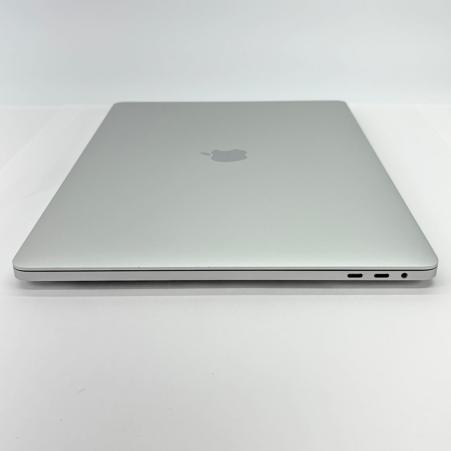 MacBook Pro 16インチ Touch Bar＋Touch ID (Late 2019) Core i9 2.3GHz/16GB/SSD 1TB シルバー MVVM2J/A【C5374-80】
