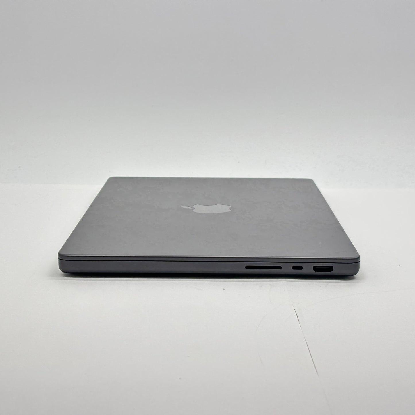 新品同様 美品 MacBook Pro 14インチ M4 2024 24GB 1TB MCX04J/A スペースブラック バッテリー最大容量100% 【C8516-80】