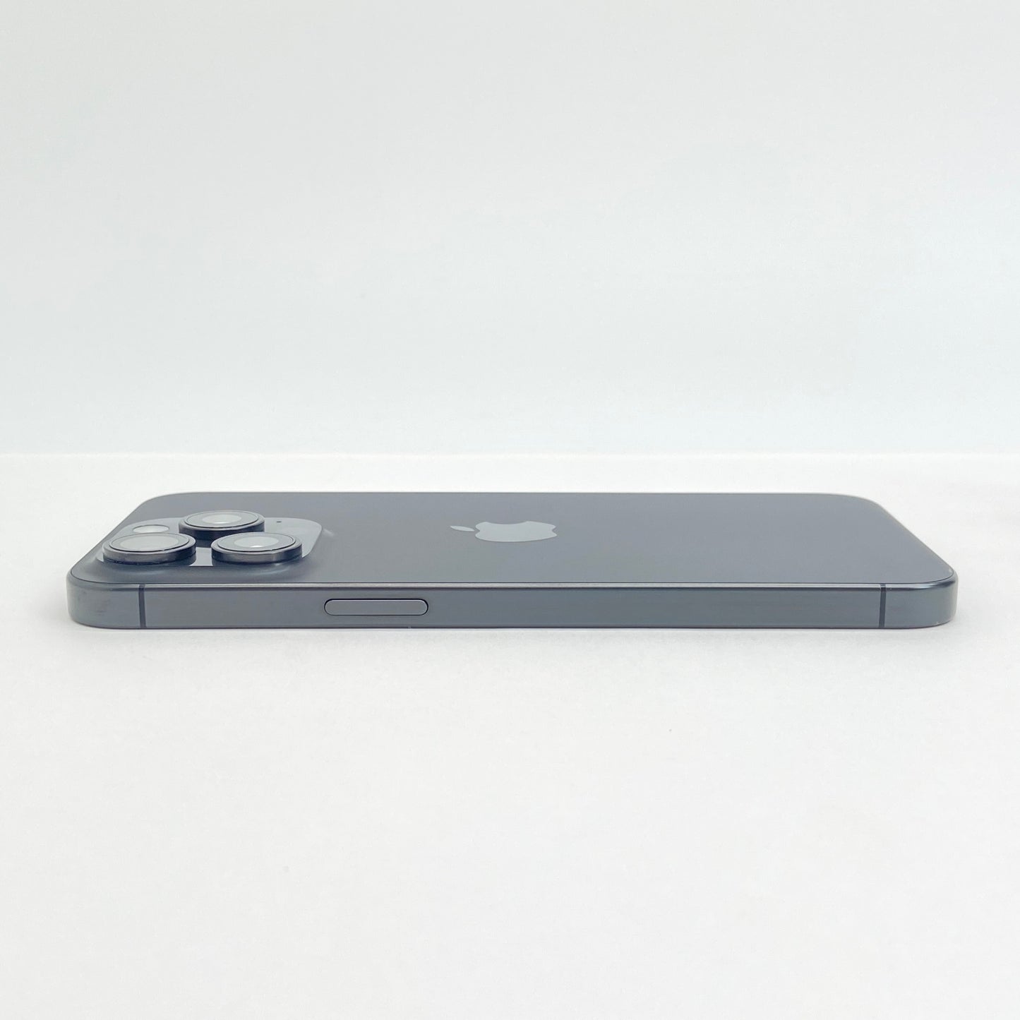良品 iPhone 15 Pro Max MU6P3J/A  256GB SIMフリー バッテリー最大容量91% 【C7001-C】