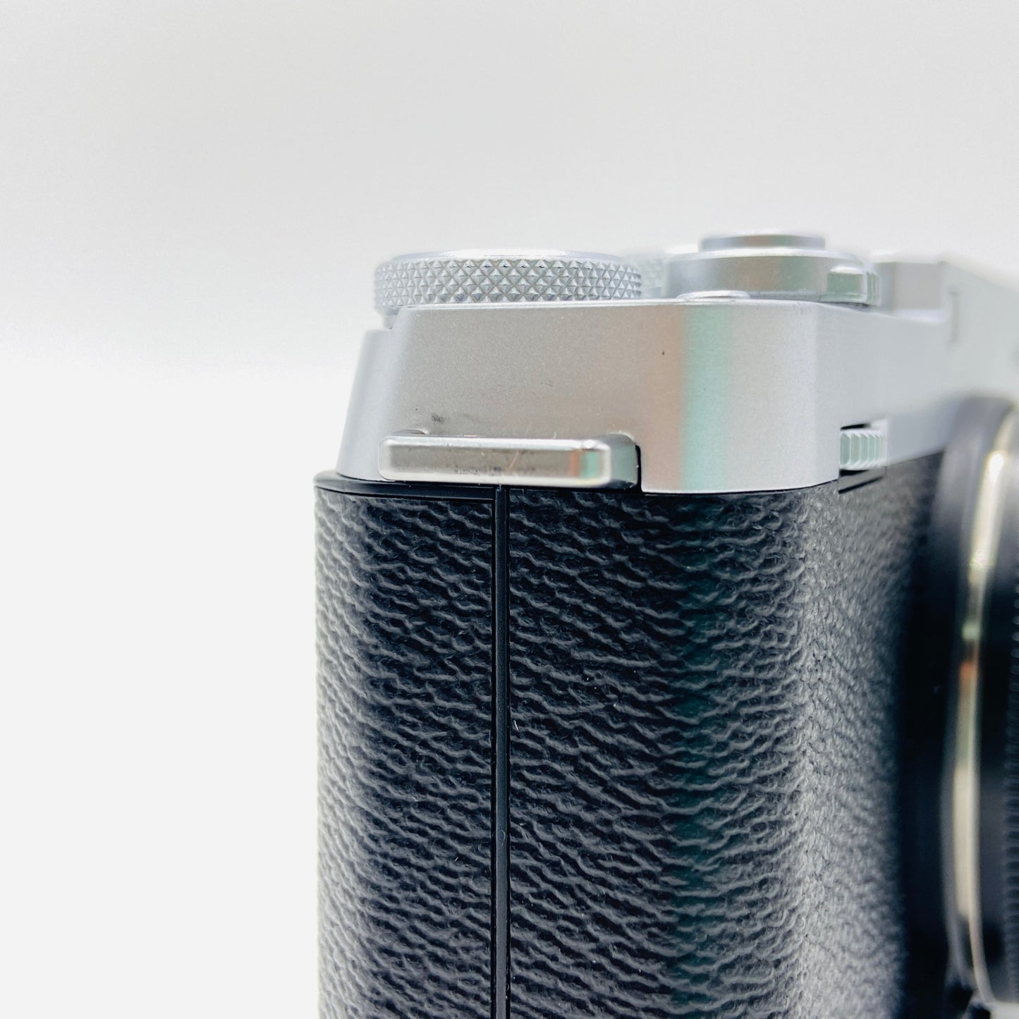 富士フイルム FUJIFILM X-E4 ボディ 元箱付属品完備＋別売り純正サムレスト付き	【C4134-60】