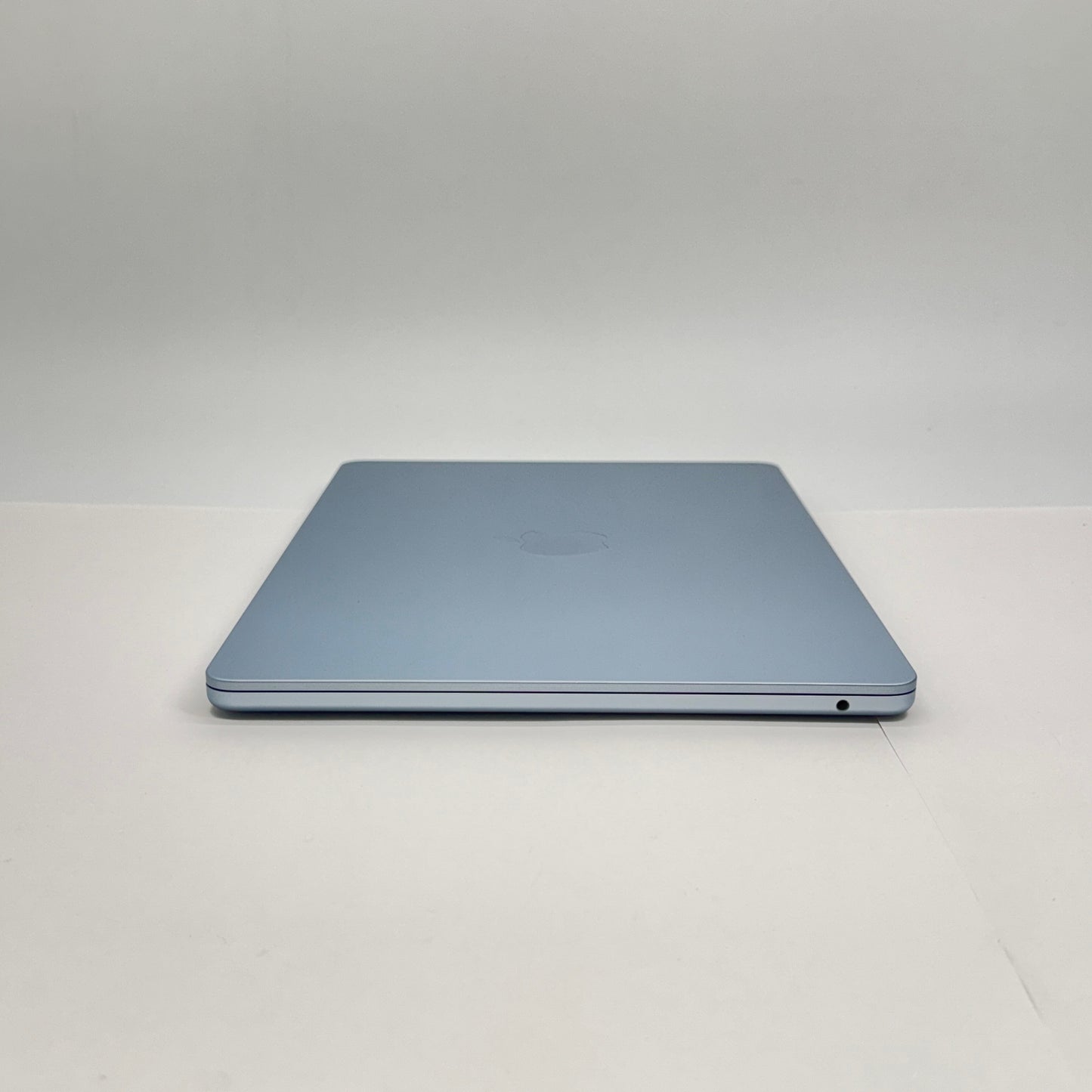 美品 Apple MacBook Air 13.6インチ 2025 MC6U4J/A M4 16GB SSD512GB スカイブルー 充放電回数16回 バッテリー最大容量100%【C7141-80】