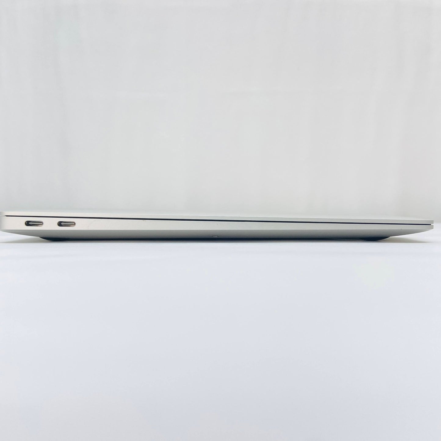 美品　Apple MacBook Air 2020 MGN93J/A Apple M1 8GB SSD256GB C3865 80サイズ発送