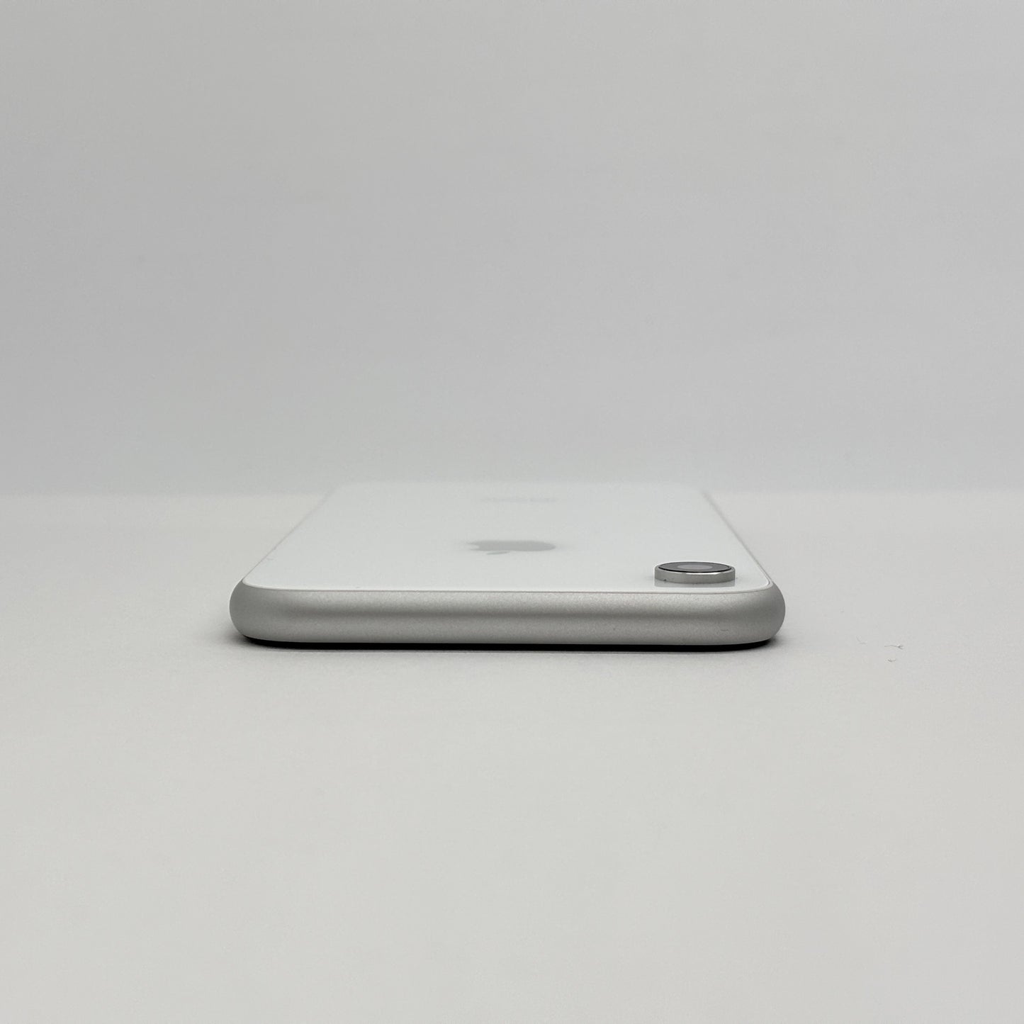 美品 Apple iPhone XR 64GB ホワイト SIMフリー MT032J/A 【C8548-C】