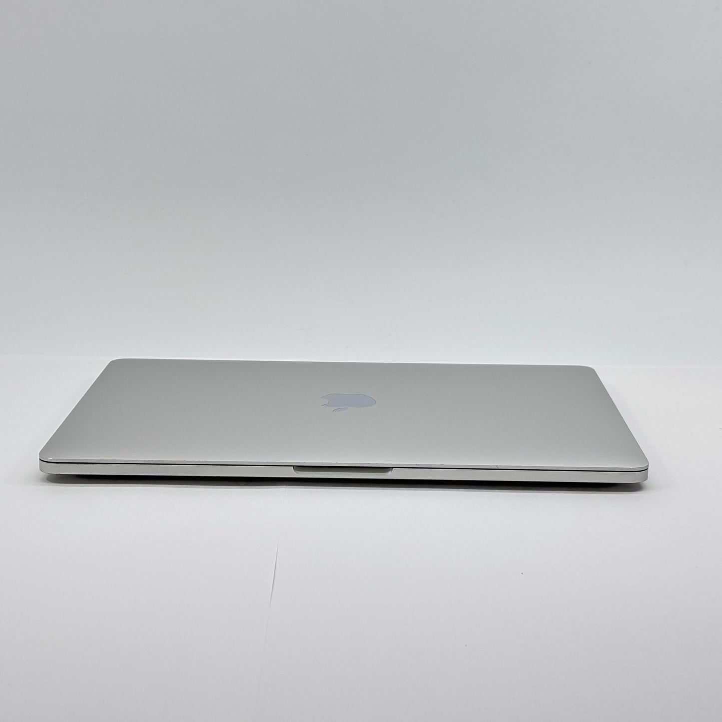 MacBook Pro 13インチ 2020 Thunderbolt 3ポートx2 シルバー MXK62J/A Core i5 8GB 256GB【C8226-80】