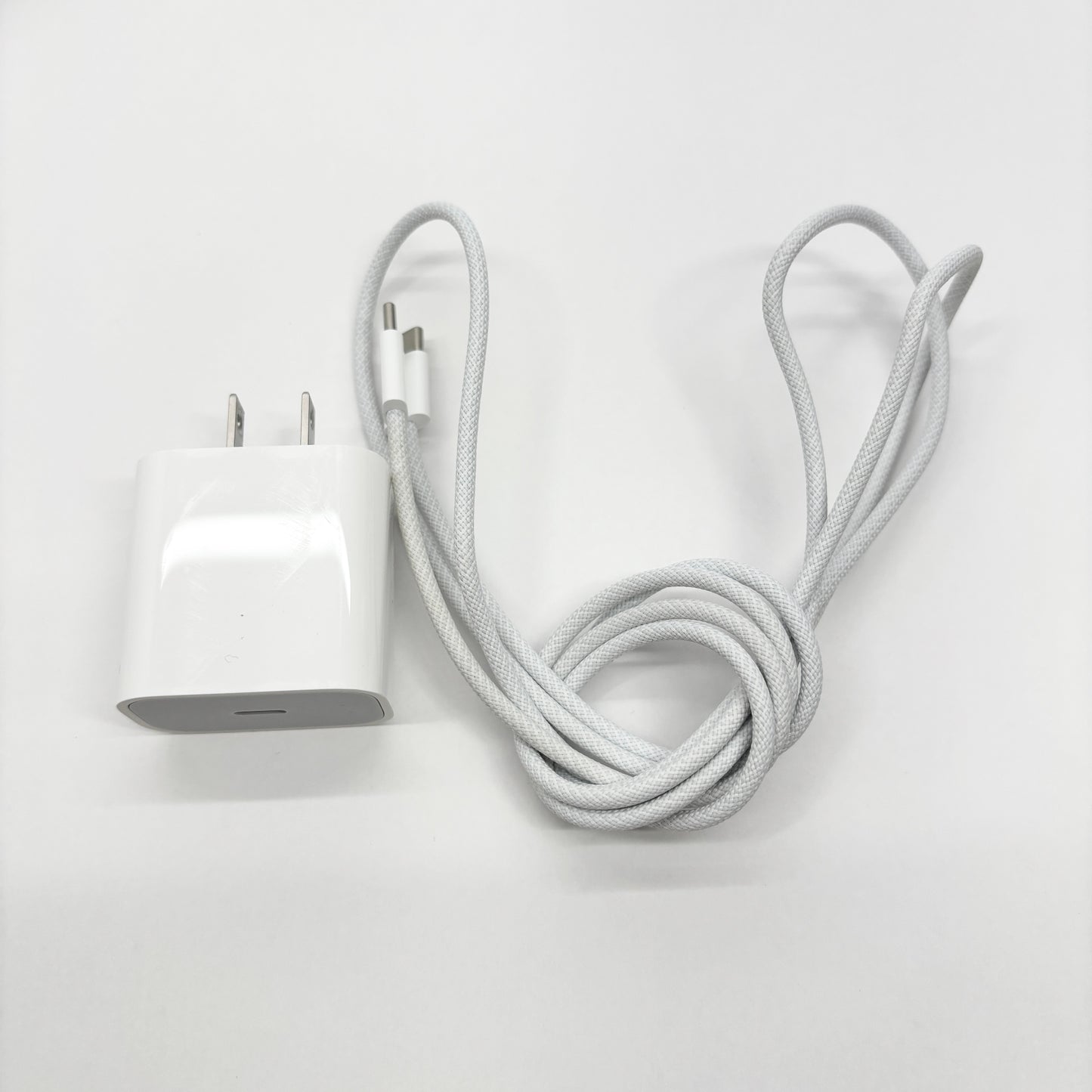 美品 新品同様 Apple MacBook Neo 13インチ Apple A18 Proチップ 6コア 8GB SSD 256GB シルバー MHFA4J/A バッテリー最大容量100%【C8700-80】
