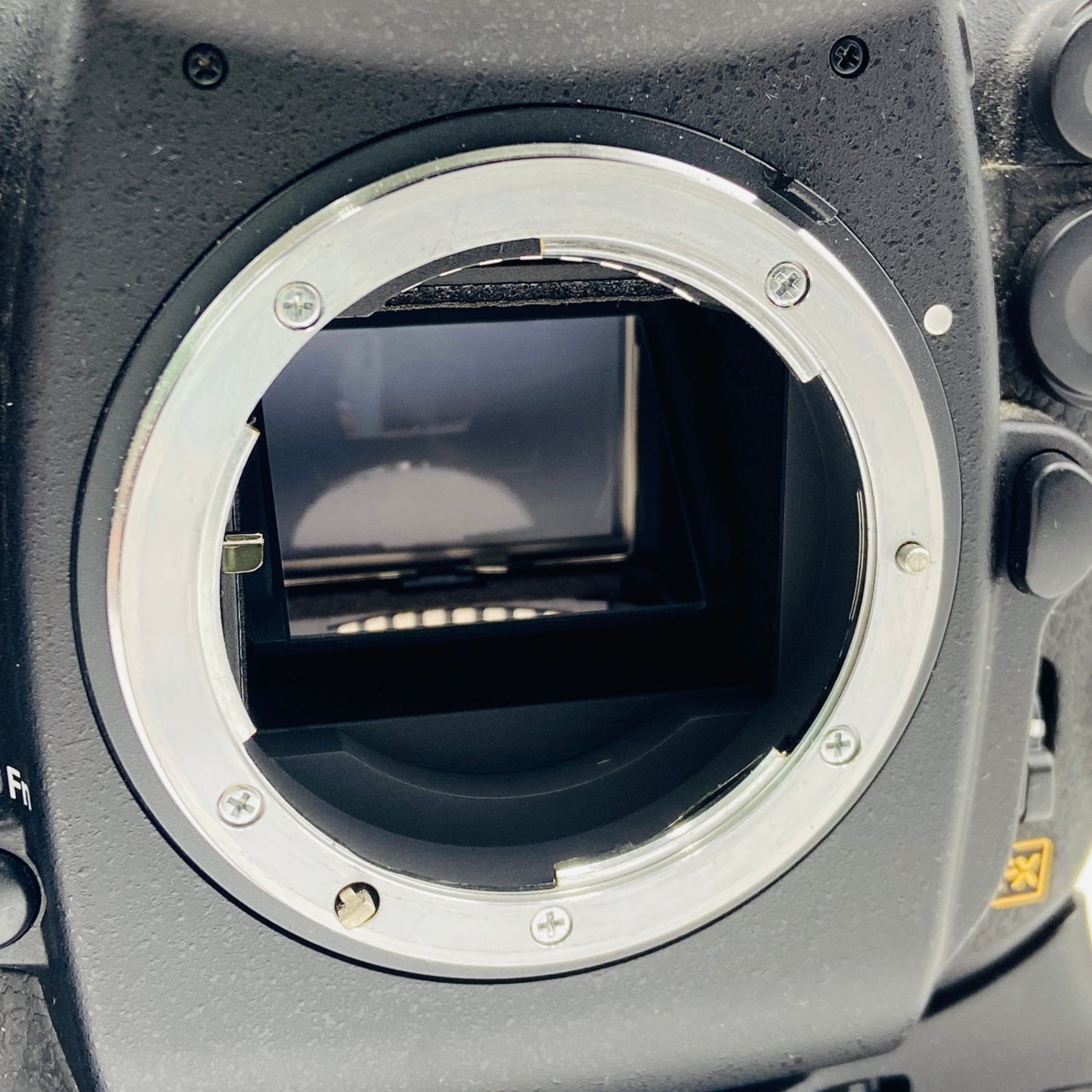 Nikon D700 ボディ　Nikon MB-D10 マルチパワーバッテリーパック付属　【C4305-80】