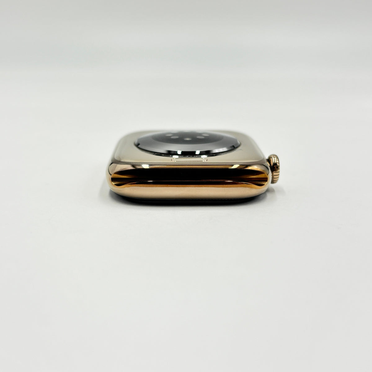 美品 Apple Watch Series 11 46mm GPS+Cellular ゴールドチタニウム MFC34J/A ブラックスポーツバンド S/M MXM23FE/A【C9164-C】