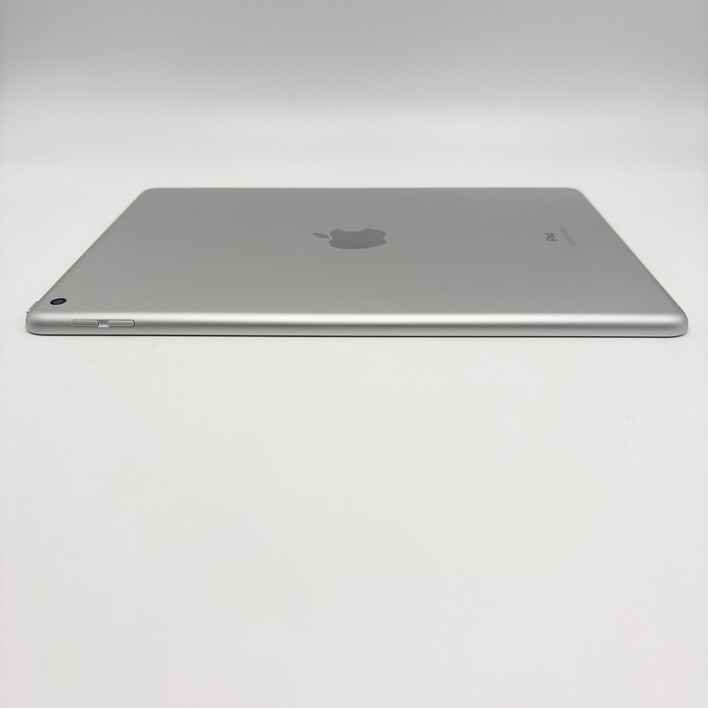 美品 iPad(第7世代) 128GB Wi-Fiモデル シルバー MW782J/A バッテリー最大容量100%【C5483-60】