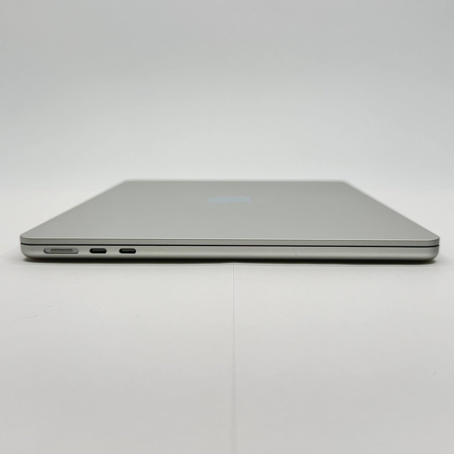 新品同様 美品 Apple MacBook Air 2025 13インチ M4 16GB SSD 256GB MW0W3J/A シルバー バッテリー最大容量100%【C7273-80】