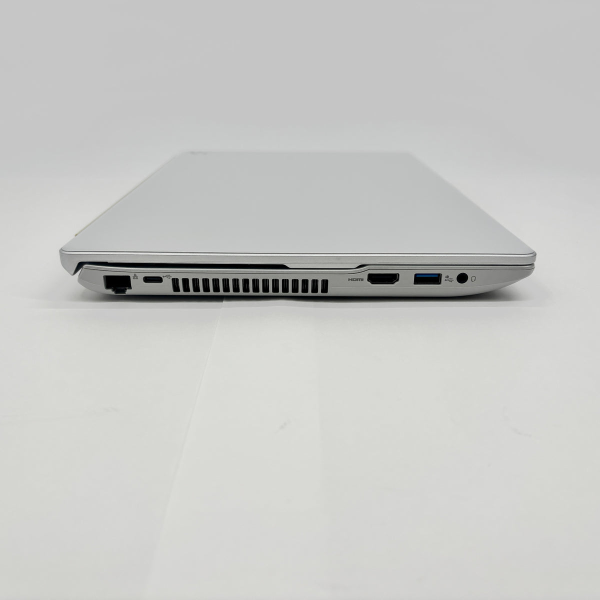 美品 富士通 FMV LIFEBOOK AH53/G2 FMVA53G2S ファインシルバー i7 1260P 8GB SSD512GB Windows11 Home バッテリー最大容量87%【C9511-100】