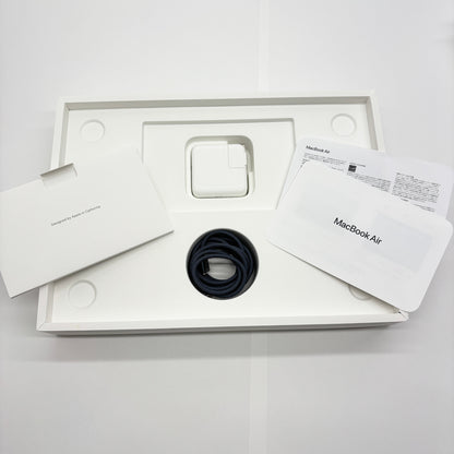 新品同様 美品 MacBook Air 13インチ (Early 2025) Apple M4 10コア/16GB/SSD 256GB ミッドナイト MW123J/A バッテリー最大容量100%【C8365-80】