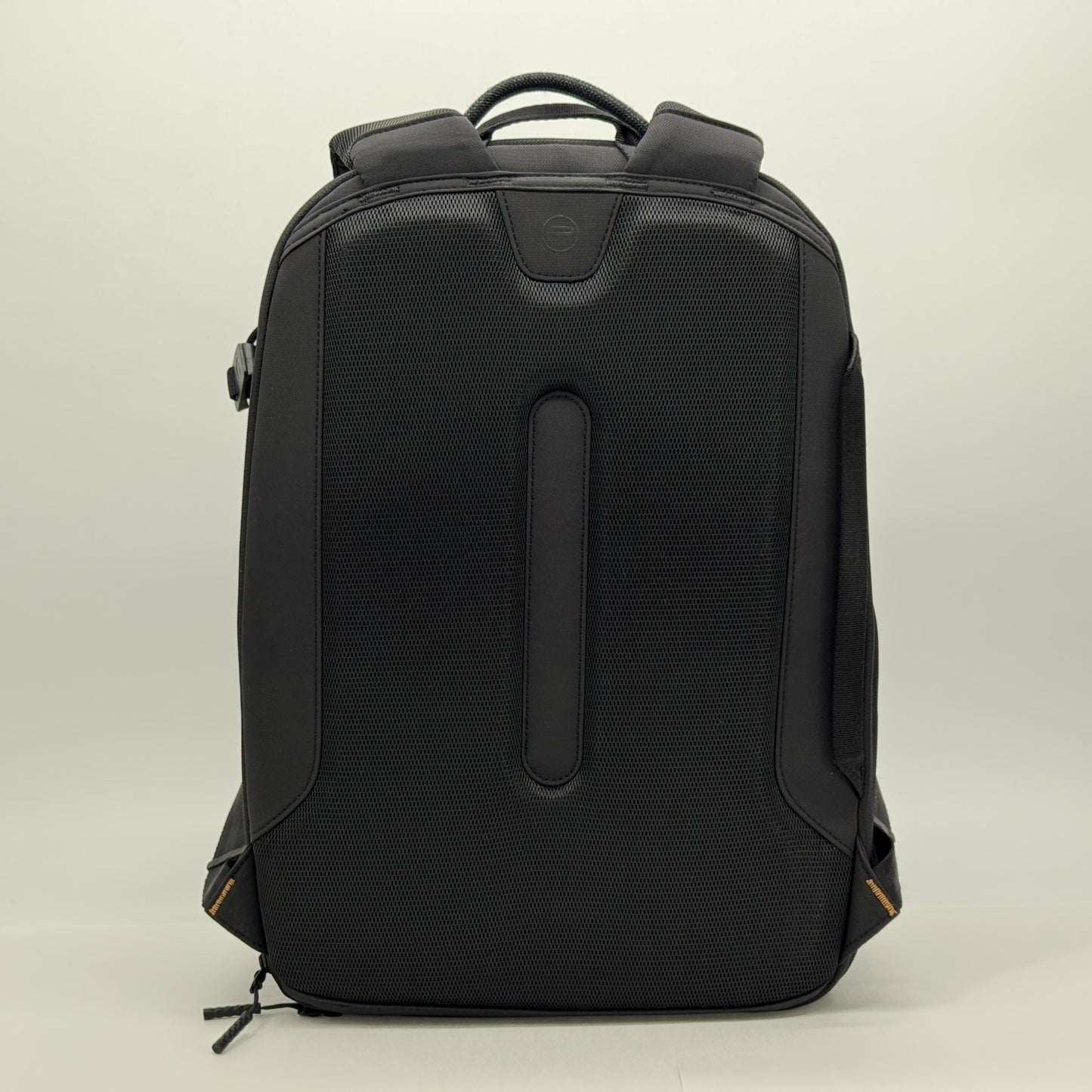 美品 OneGo Lite Backpack 22L (マットブラック) カメラバッグ 多機能バックパック【C7562】