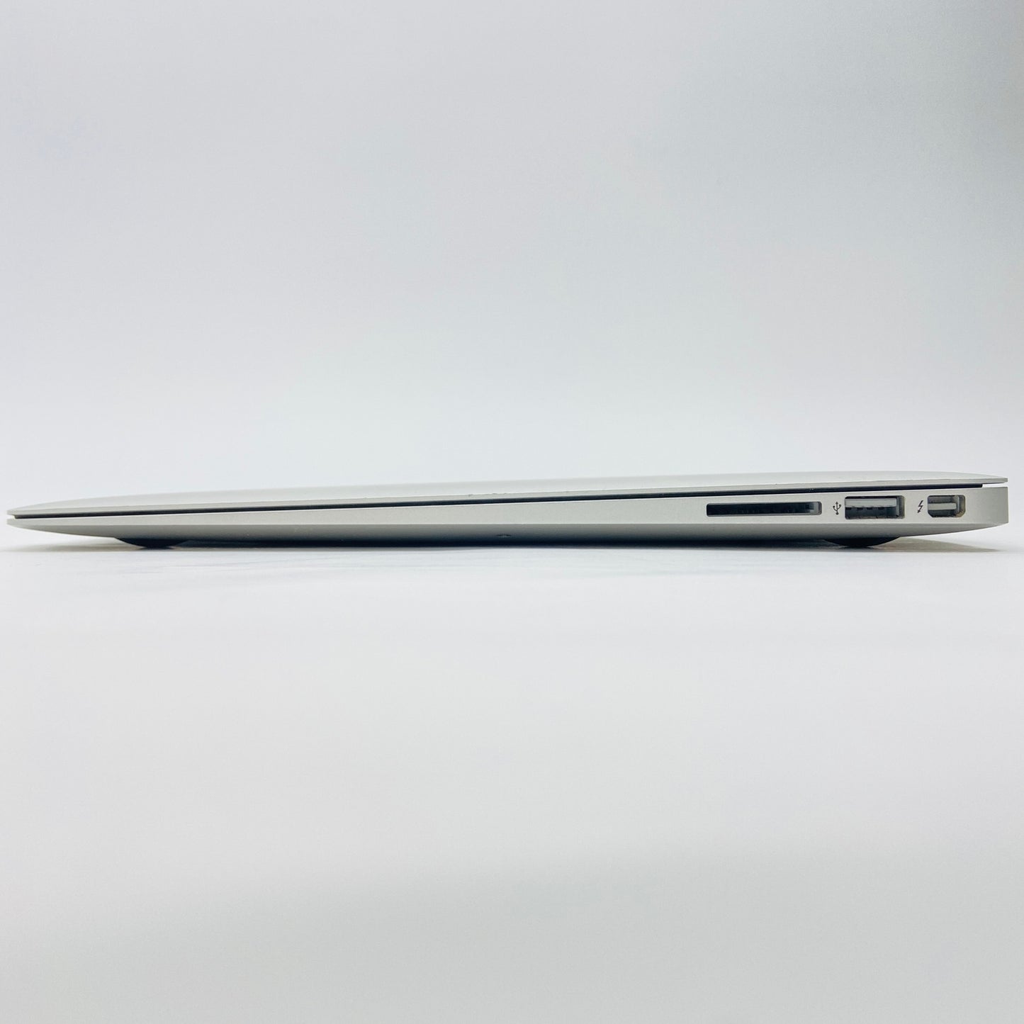 Apple MacBook Air 13インチ (Early 2015) Core i5 1.6GHz/8GB/SSD 256GB MMGG2J/A【C4288-80】