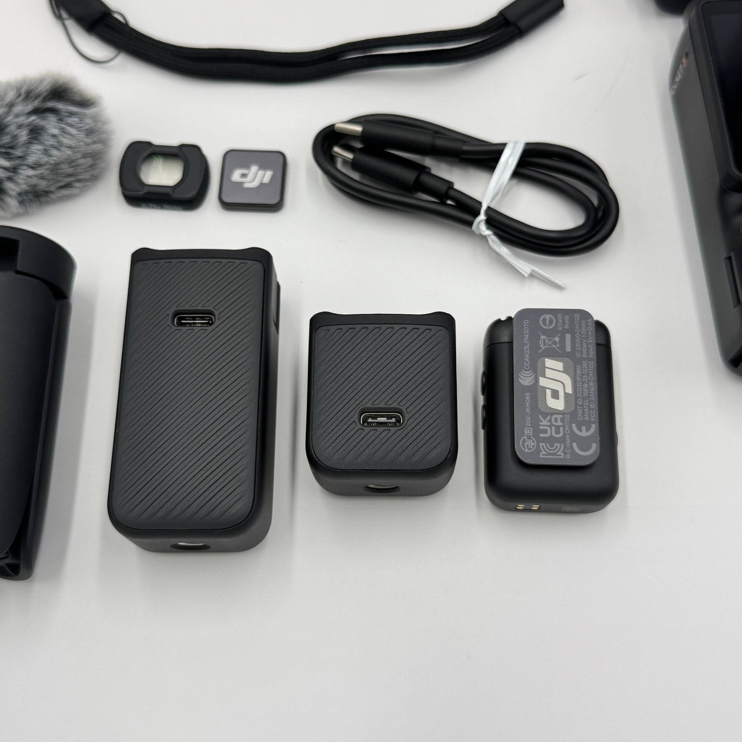 美品 DJI Osmo Pocket 3 ジンバルカメラ おまけ付き【C6183-60】