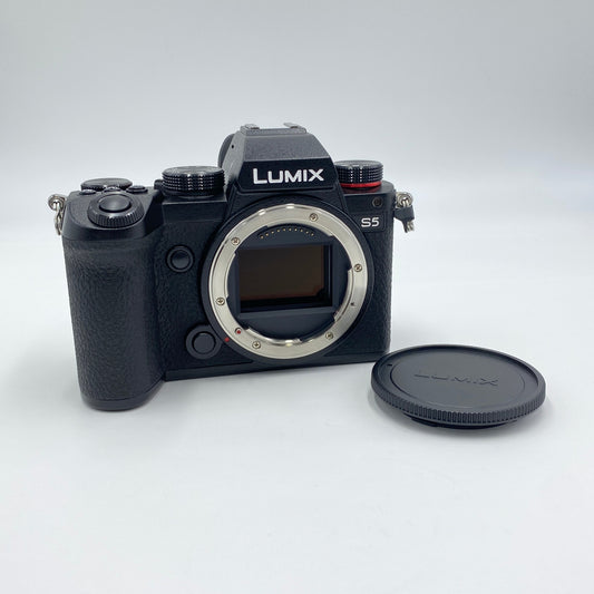 美品 パナソニック Panasonic LUMIX S5 DC-S5 ボディミラーレス一眼 【C4703-60】