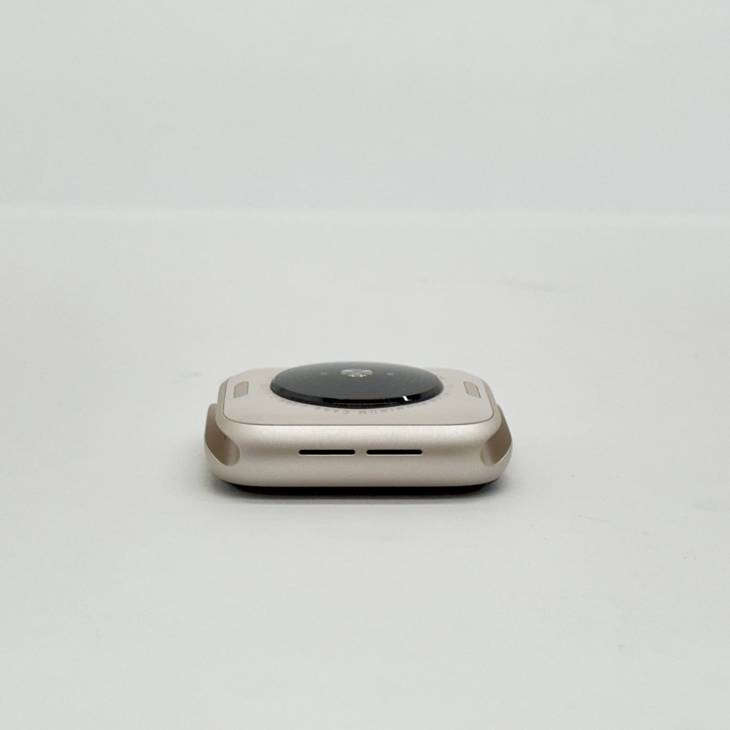 美品 Apple Watch SE (第2世代) GPSモデル 40mm MNJP3J/A スターライト【C7570-N】