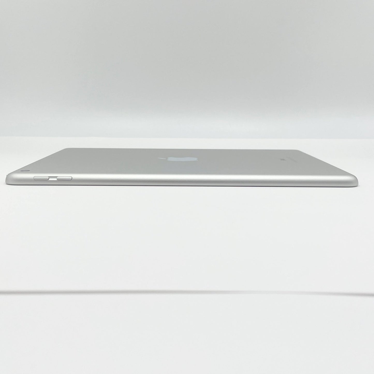 Apple iPad 第6世代 Wi-Fiモデル 128GB MR7K2J/A バッテリー最大容量93% 【C7660-60】