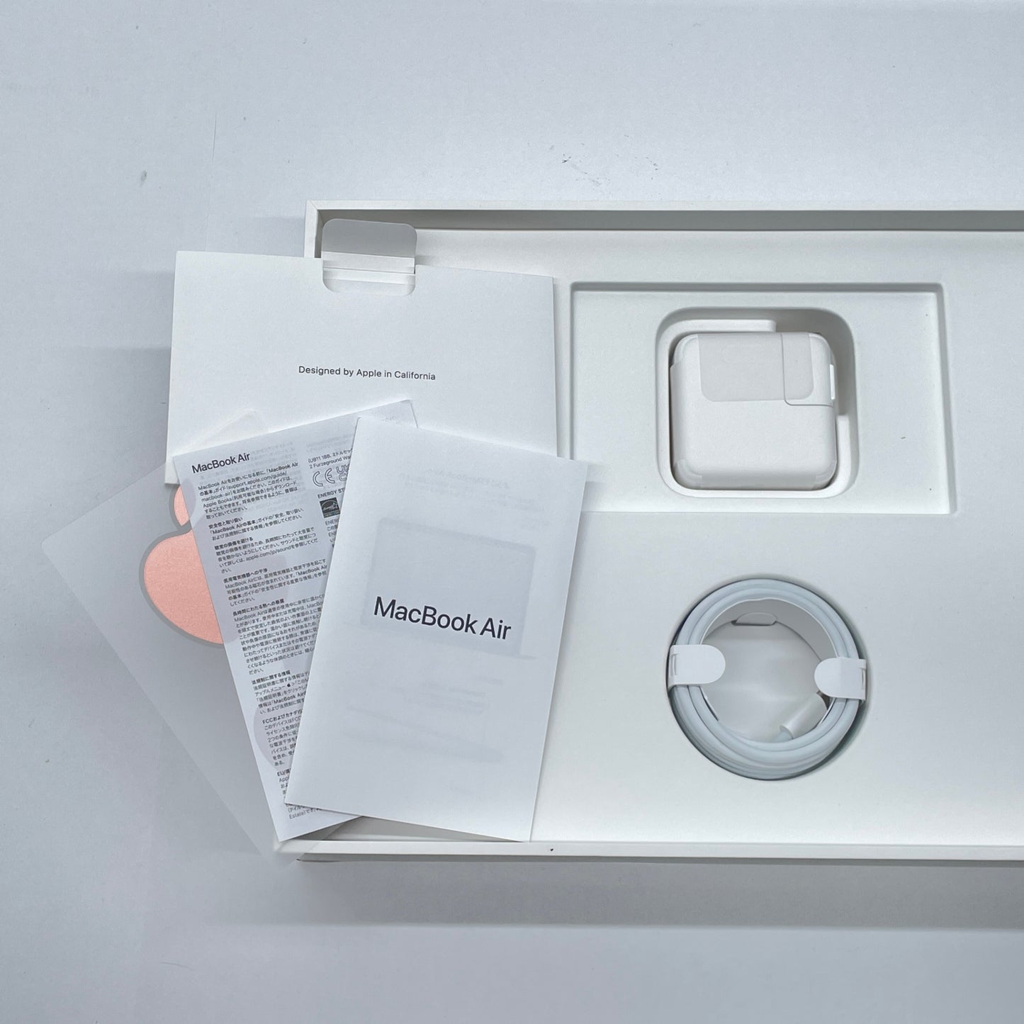 MacBook Air Retina 13インチ (Late 2020) Apple M1 8コア/8GB/SSD 256GB ゴールド MGND3J/A バッテリー最大容量100%充放電回数14回 付属品完備【7964-80】