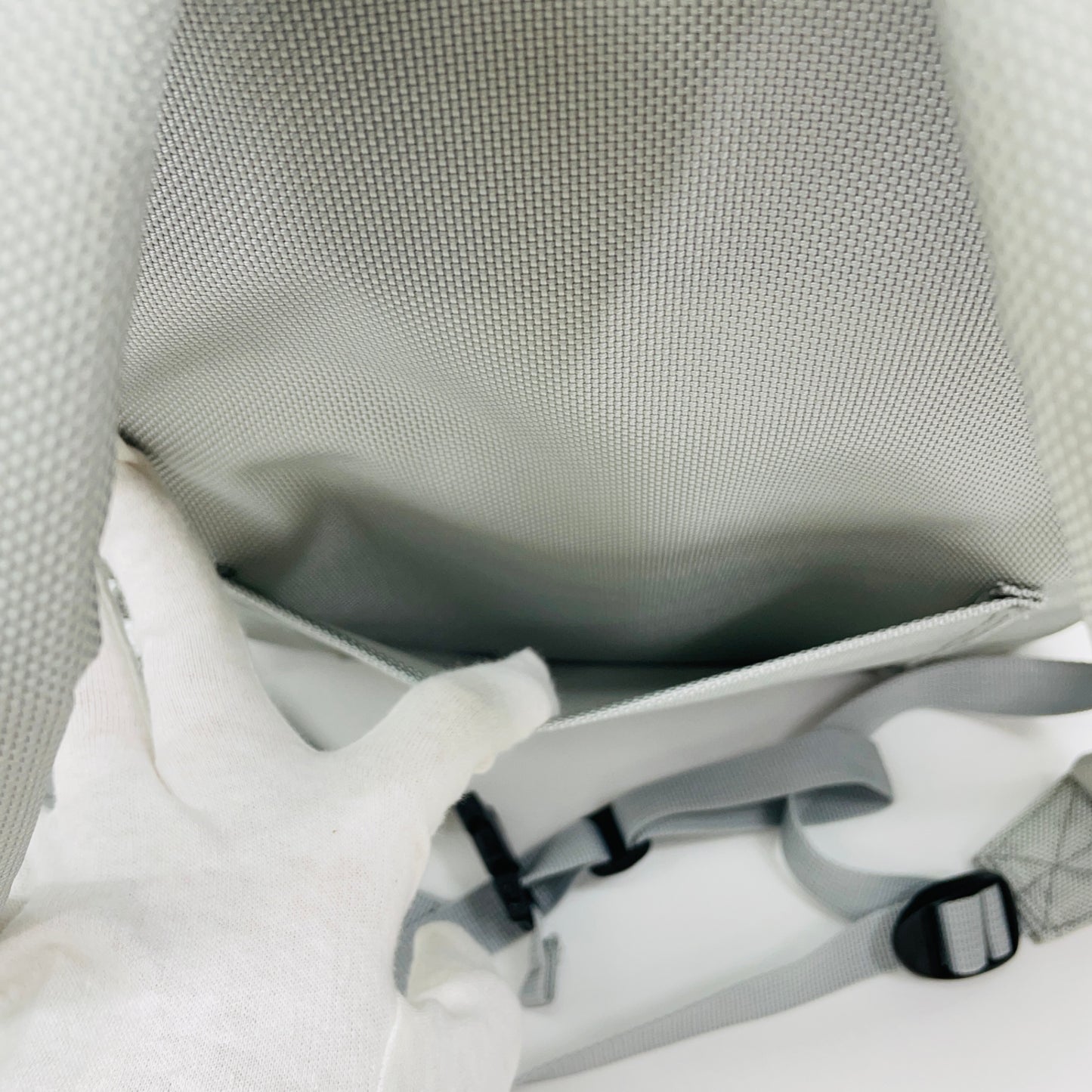 美品 MI-NA ミーナ カメラリュック　カメラバッグ　【C4445】