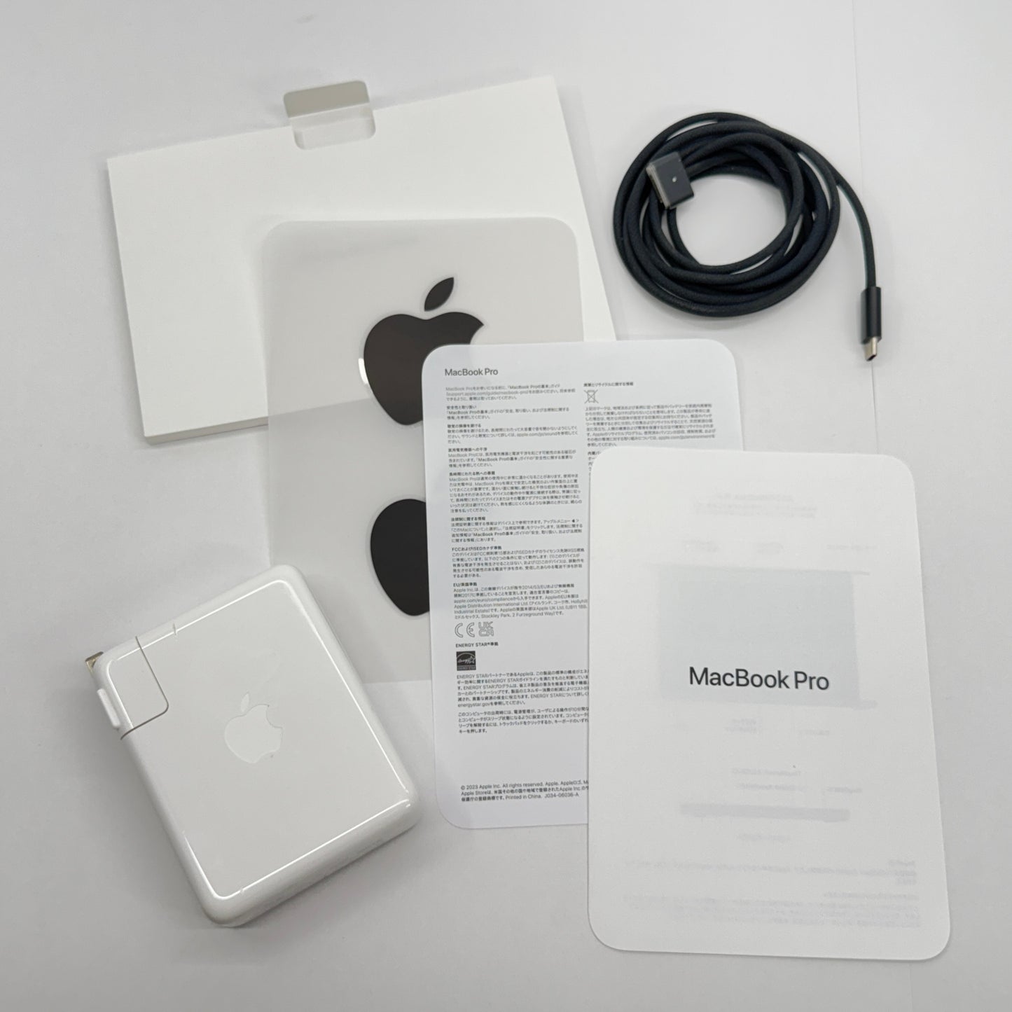 MacBook Pro Liquid Retina XDR 16インチ (Late 2023) Apple M3 Pro 12コア/18GB/SSD 512GB スペースブラック MRW13J/A バッテリー最大容量92%【C7434-100】