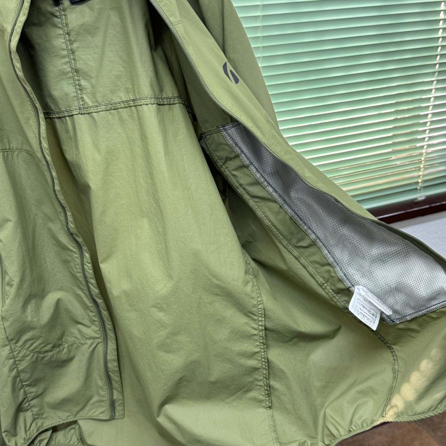 美品 MILLET ミレー MIV01929 Breathebarrier Wilder LT ジャケット カーキ サイズ:S 【C5745】
