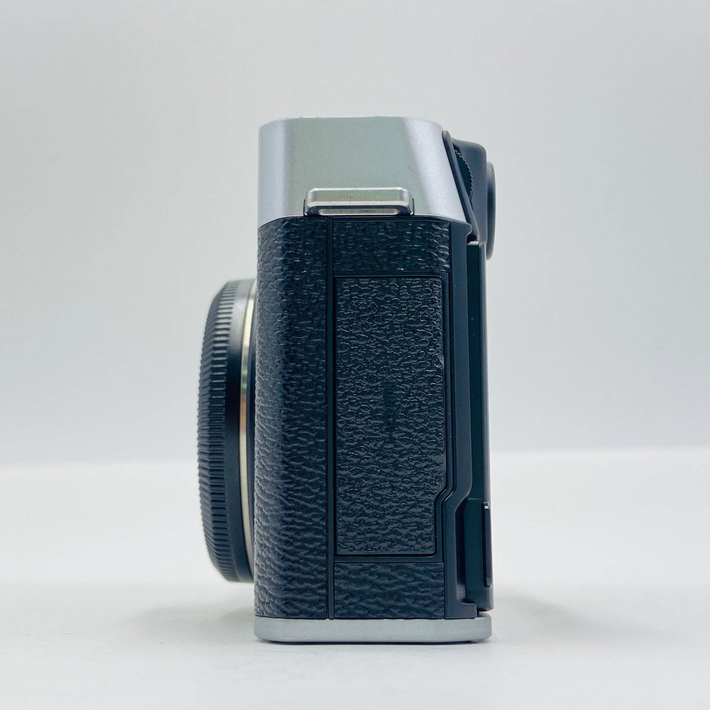 富士フイルム FUJIFILM X-E4 ボディ 元箱付属品完備＋別売り純正サムレスト付き	【C4134-60】