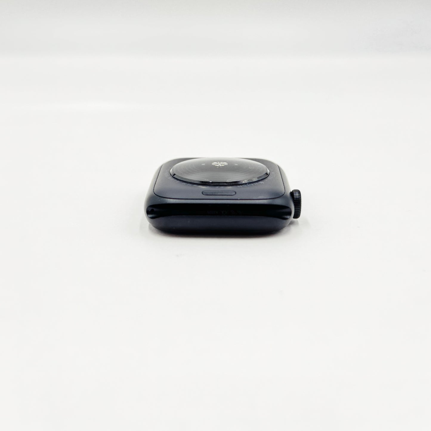 美品 Apple Watch SE 3 GPSモデル 44mm MEHQ4J/A ミッドナイトアルミ+ミッドナイトスポーツバンド M/L バッテリー最大容量100%【C8881-C】