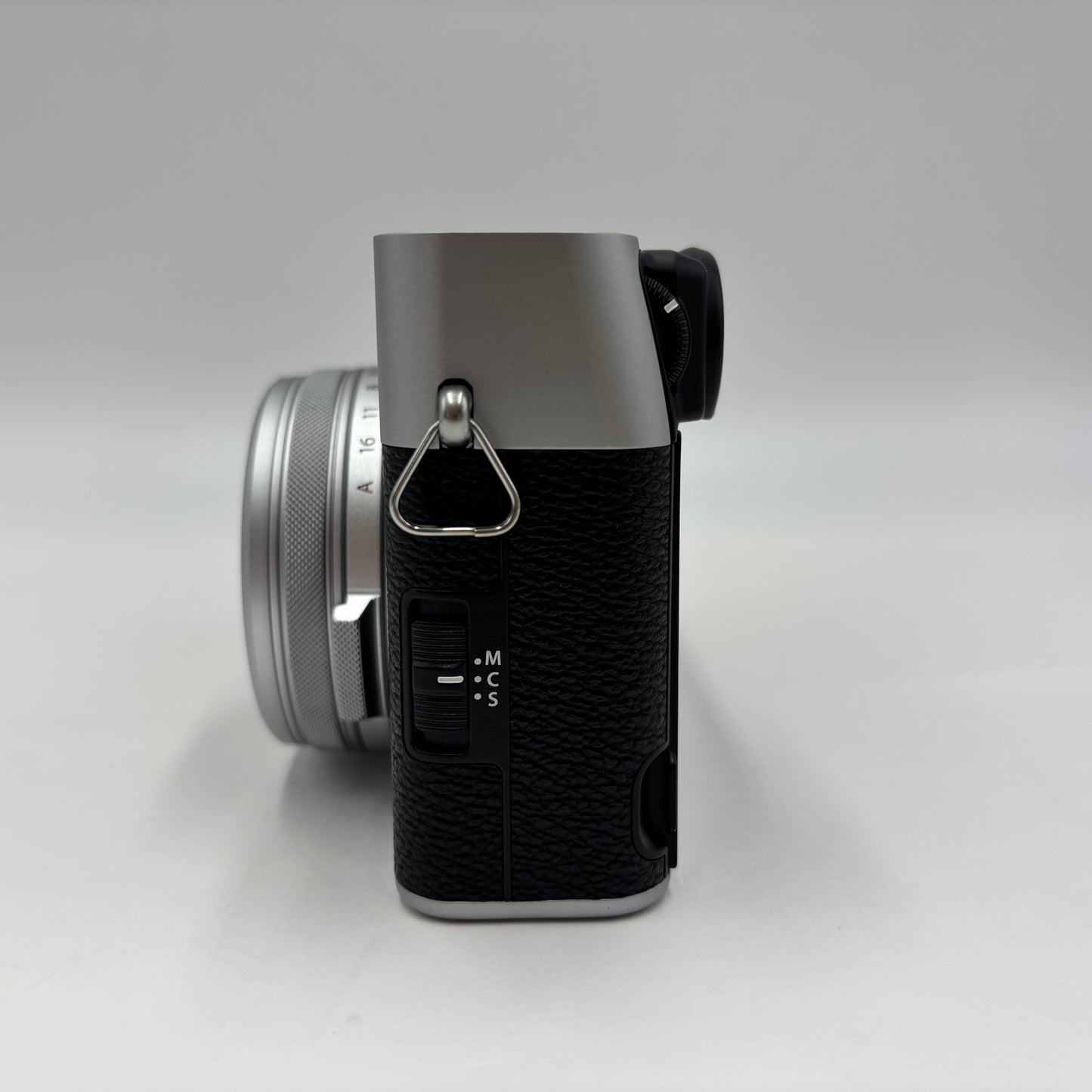 美品 新品同様 FUJIFILM デジタルカメラ X100V シルバー X100V-S【C5212-80】