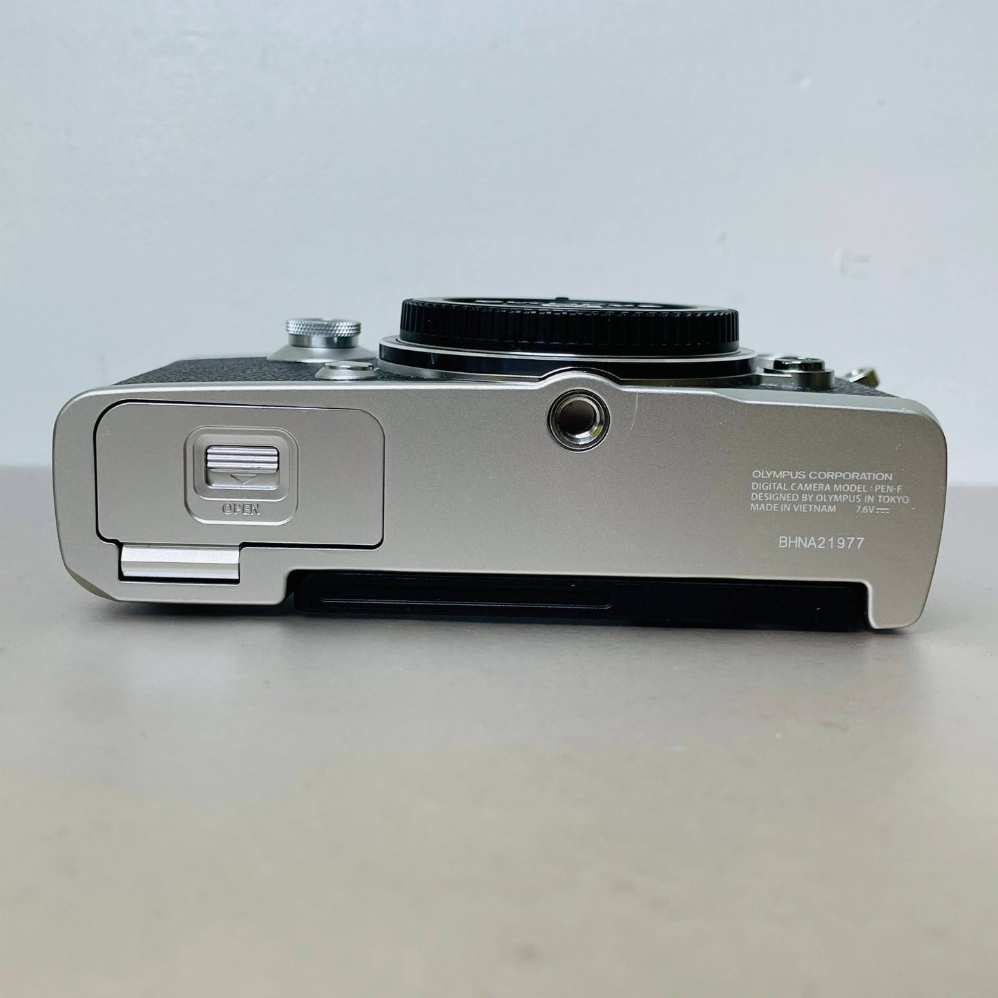 美品 オリンパス OLYMPUS PEN-F ボディ Body SLV ミラーレス一眼 【C3548-60】