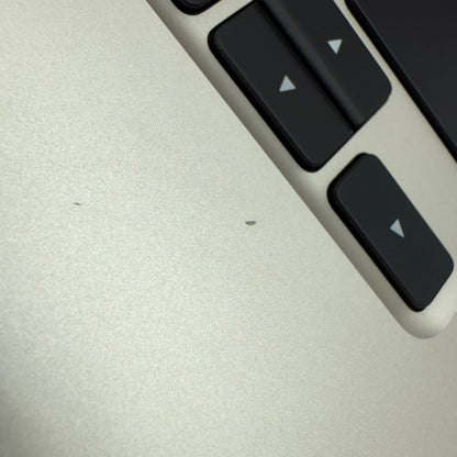 MacBook Air Liquid Retina 13.6インチ (Mid 2022) Apple M2 8コア/8GB/SSD 256GB スターライト MLY13J/A バッテリー最大容量93%【C5294-80】