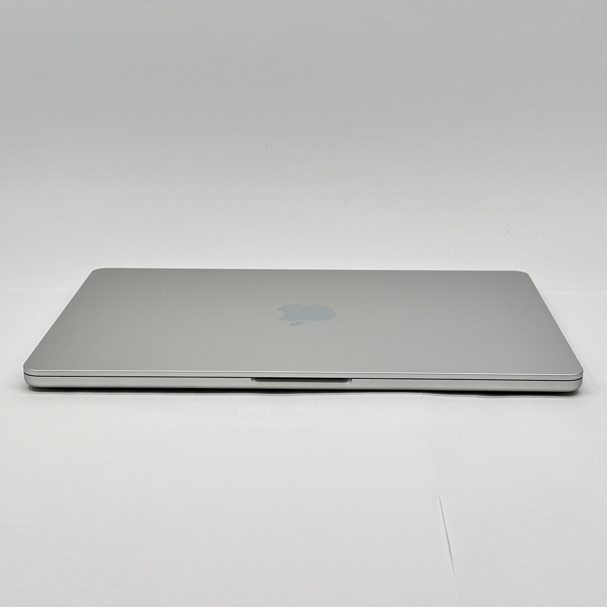 新品同様 美品 バッテリー最大容量100% Apple MacBook Air 13インチ 2022 M2 8GB 256GB シルバー MLXY3J/A 【C8915-80】